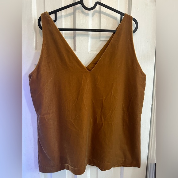 Top - Picture 4 of 12